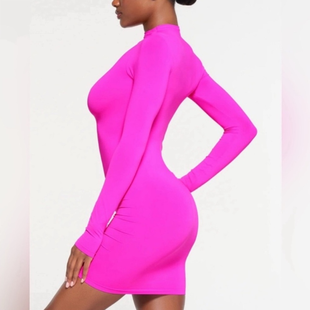 Skims Soft SMOOTHING SEAMLESS TURTLENECK MINI DRESS | FUCHSIA